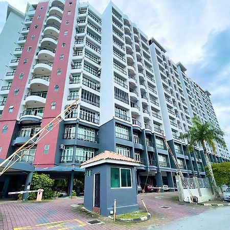 Lui Lui Comfy Condo In Great Location Kuah Luaran gambar